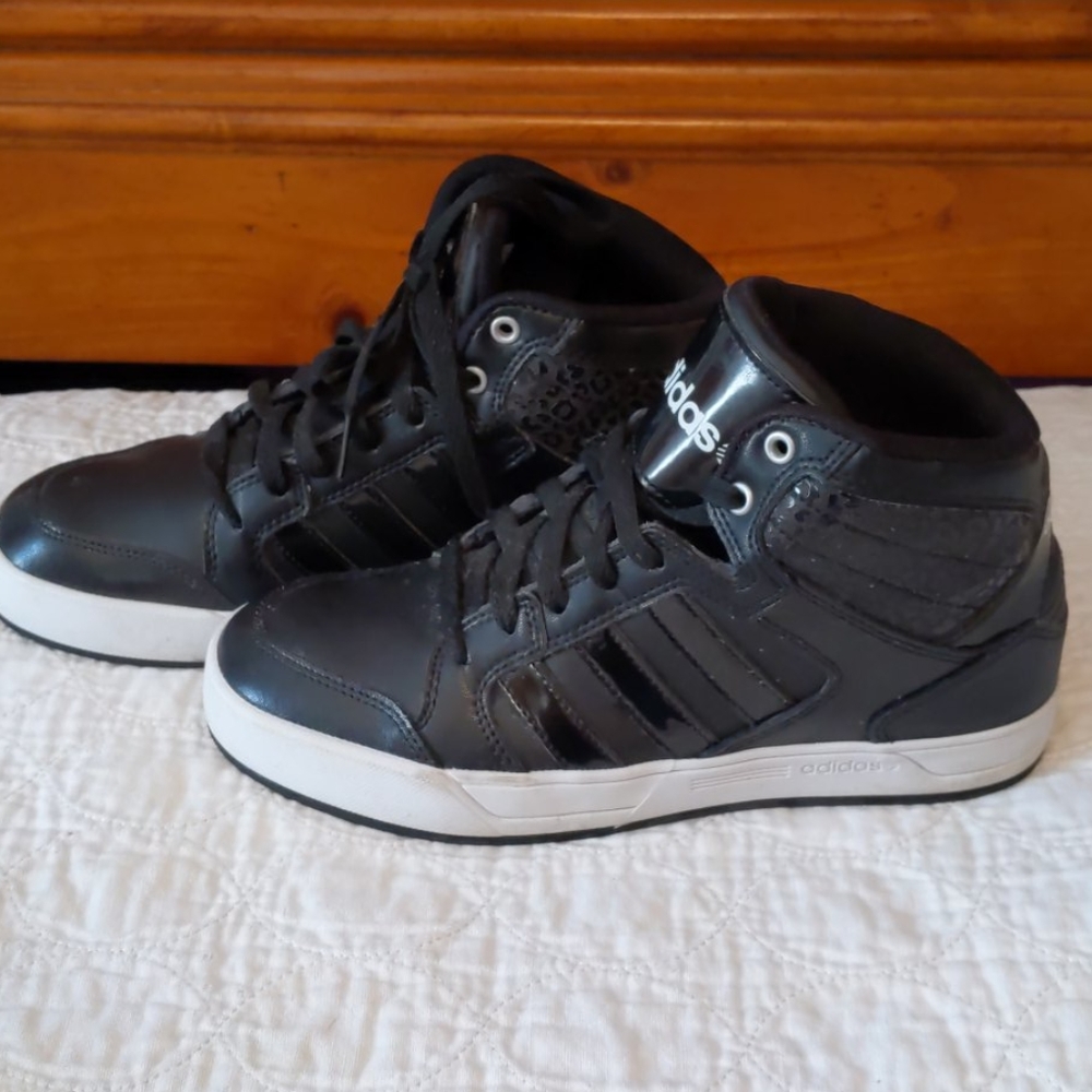 Addias Sneakers.